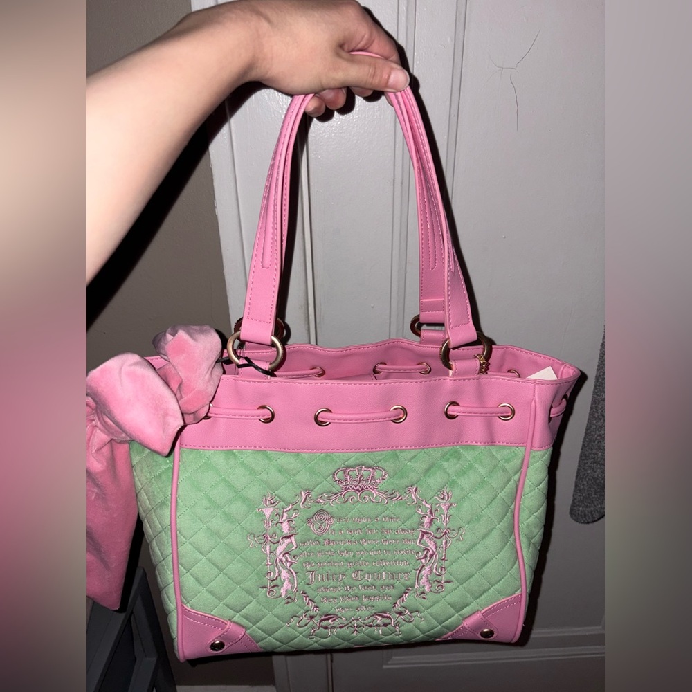 VIRAL Juicy Couture Pink and Mint Quilted Day Dreamer 💗